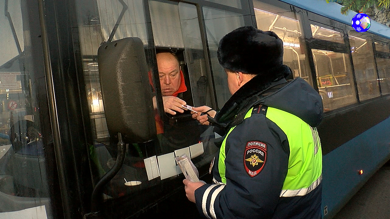 Автобусы Большого Подольска проверяют сотрудники ГИБДД и Ространснадзора |  09.12.2022 | Подольск - БезФормата